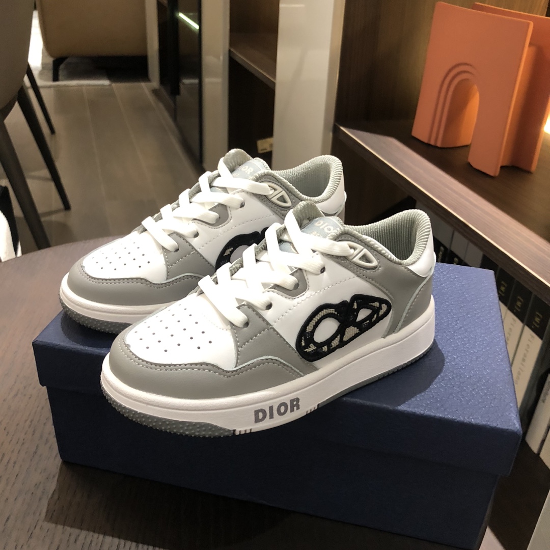 Children's shoes child